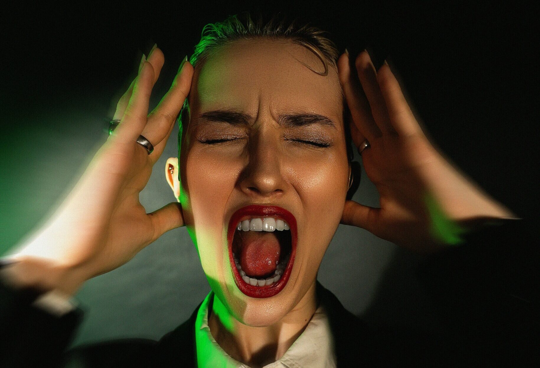 What is Hysteria: Definition & Meaning in World Dictionaries